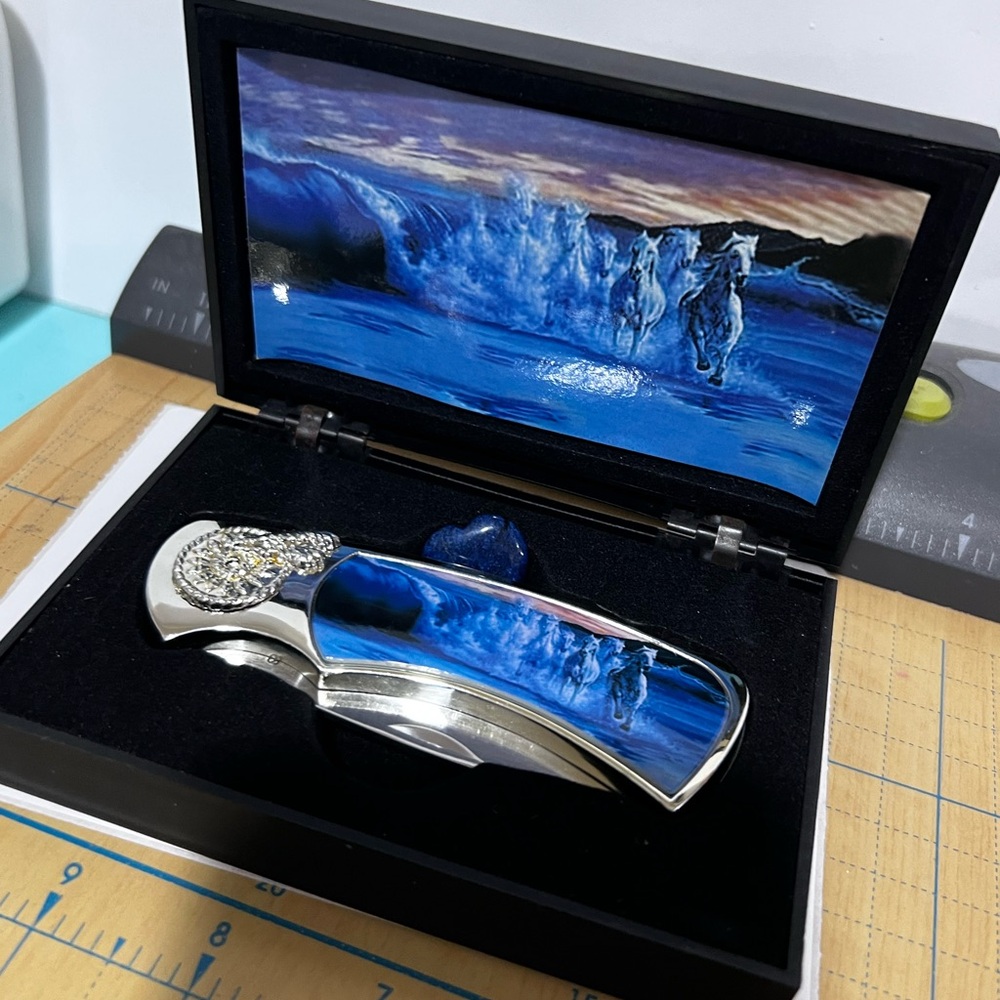 Blue and Silver Folding Knife with Horse Design - Picture 5 of 9